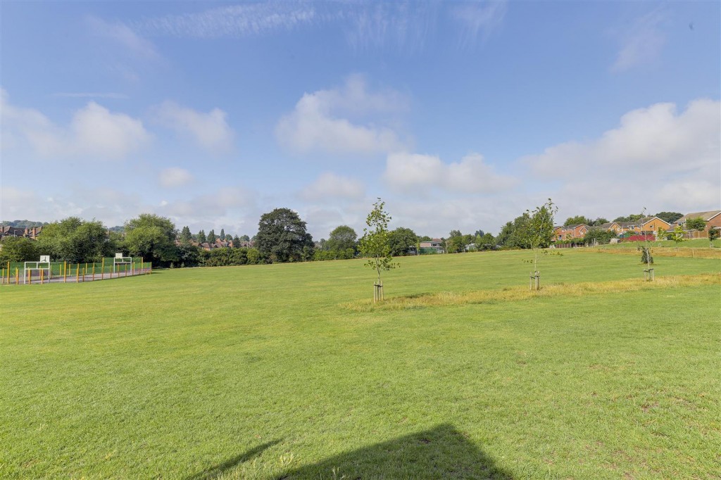 Rushmere Walk, Arnold, Nottinghamshire, NG5 6SH