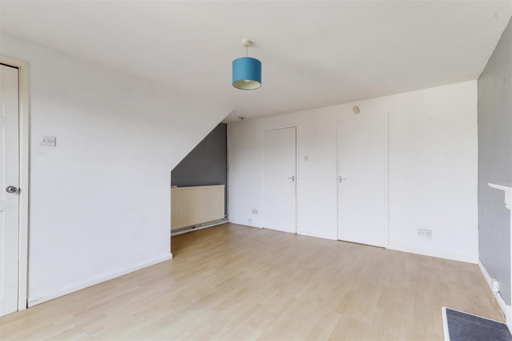 Rushmere Walk, Arnold, Nottinghamshire, NG5 6SH