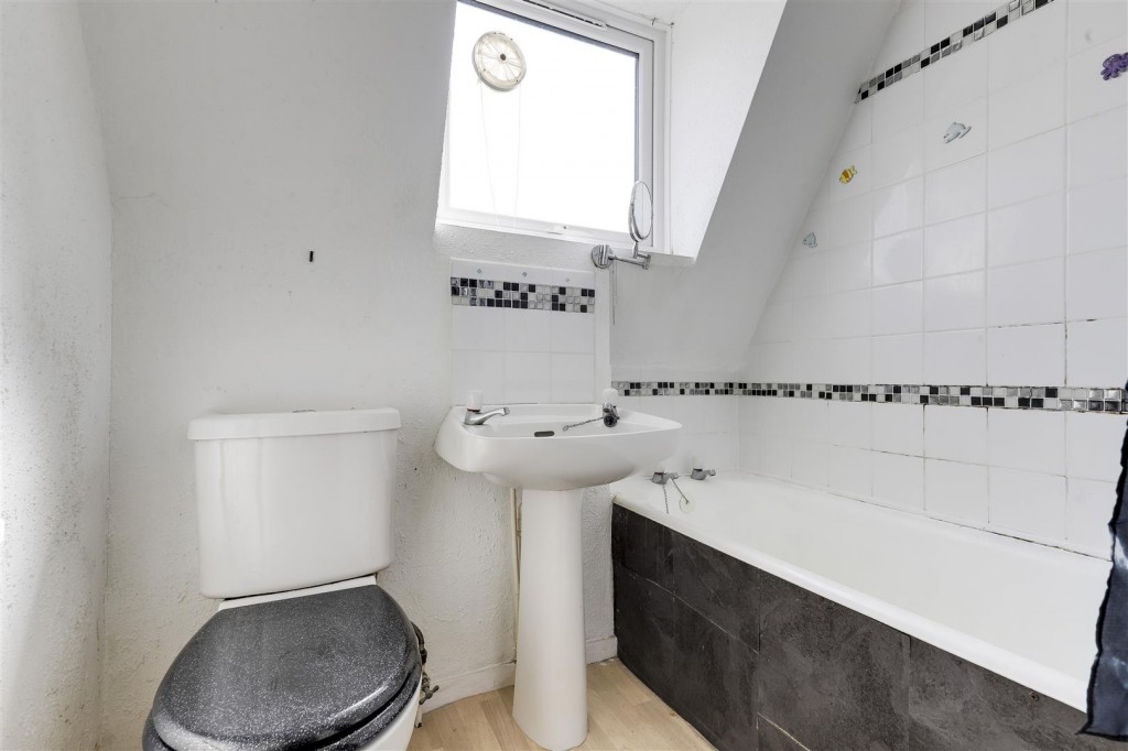 Rushmere Walk, Arnold, Nottinghamshire, NG5 6SH