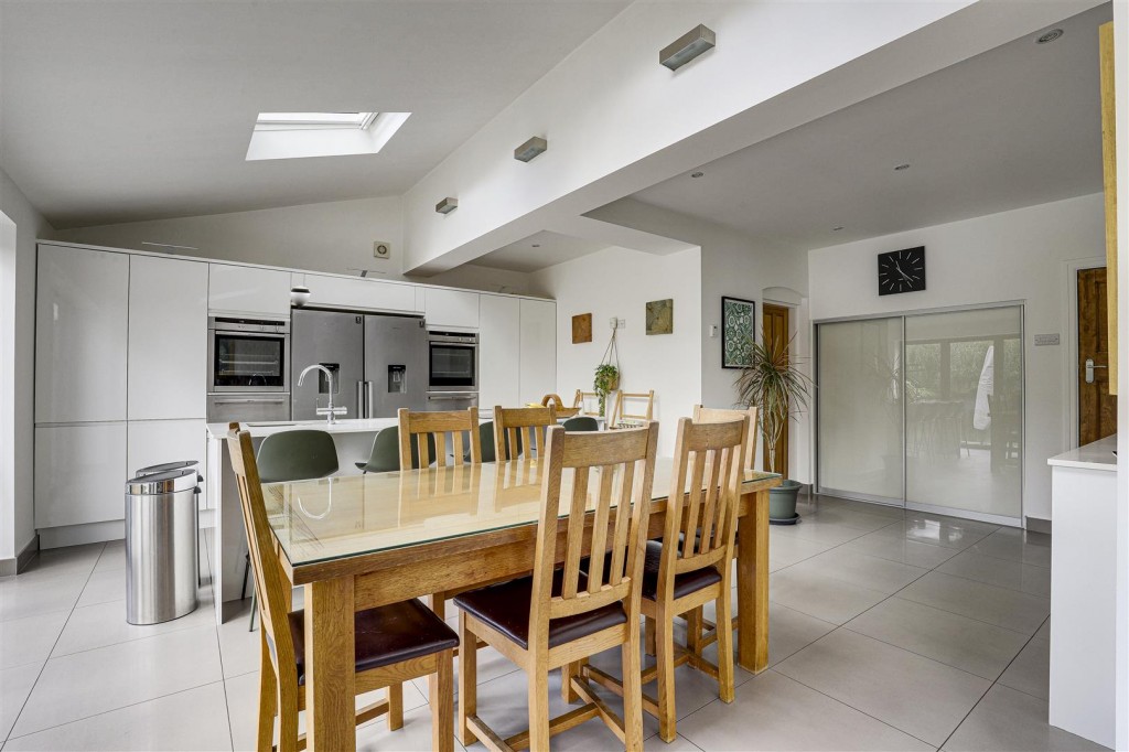 Davies Road, West Bridgford, Nottinghamshire, NG2 5HY
