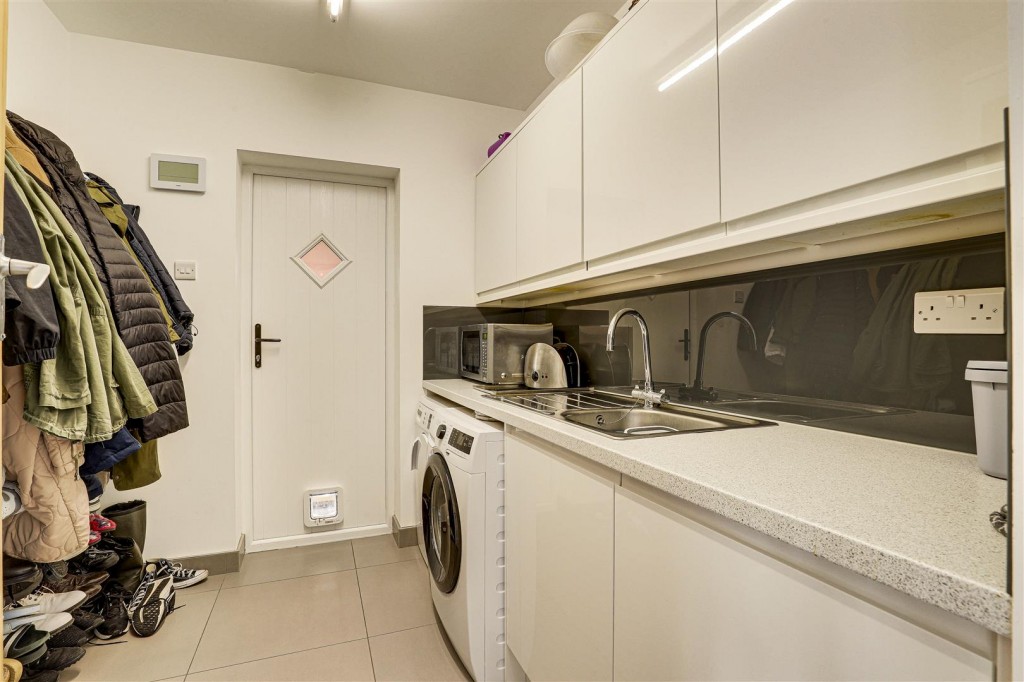 Davies Road, West Bridgford, Nottinghamshire, NG2 5HY
