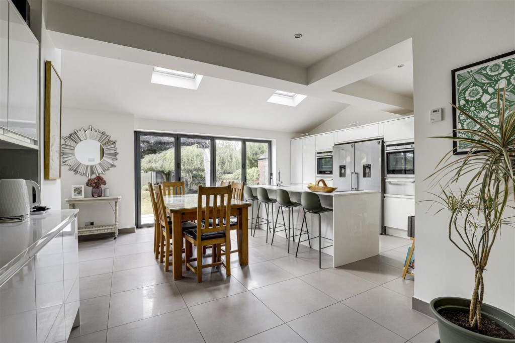 Davies Road, West Bridgford, Nottinghamshire, NG2 5HY