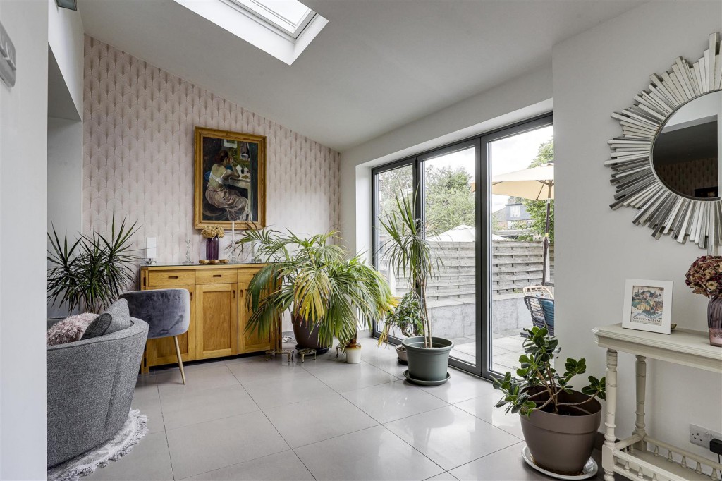 Davies Road, West Bridgford, Nottinghamshire, NG2 5HY