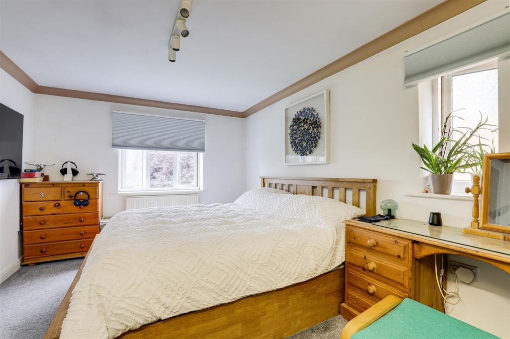 Broad Valley Drive, Bestwood Village, Nottinghamshire, NF6 8XA
