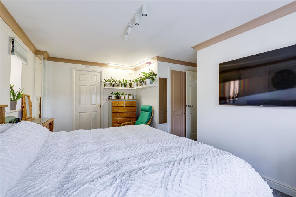 Broad Valley Drive, Bestwood Village, Nottinghamshire, NF6 8XA