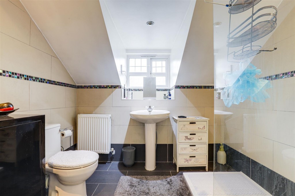 Broad Valley Drive, Bestwood Village, Nottinghamshire, NF6 8XA