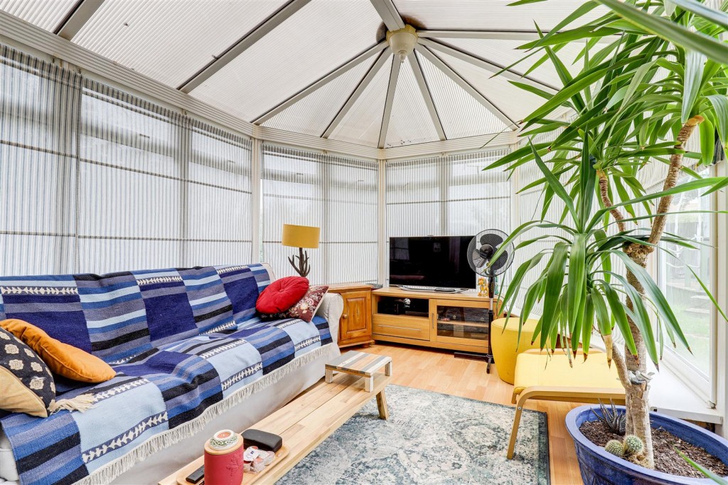 Broad Valley Drive, Bestwood Village, Nottinghamshire, NF6 8XA