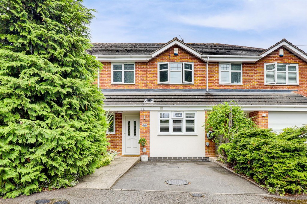 Doveridge Avenue, Carlton, Nottinghamshire, NG4 3GR