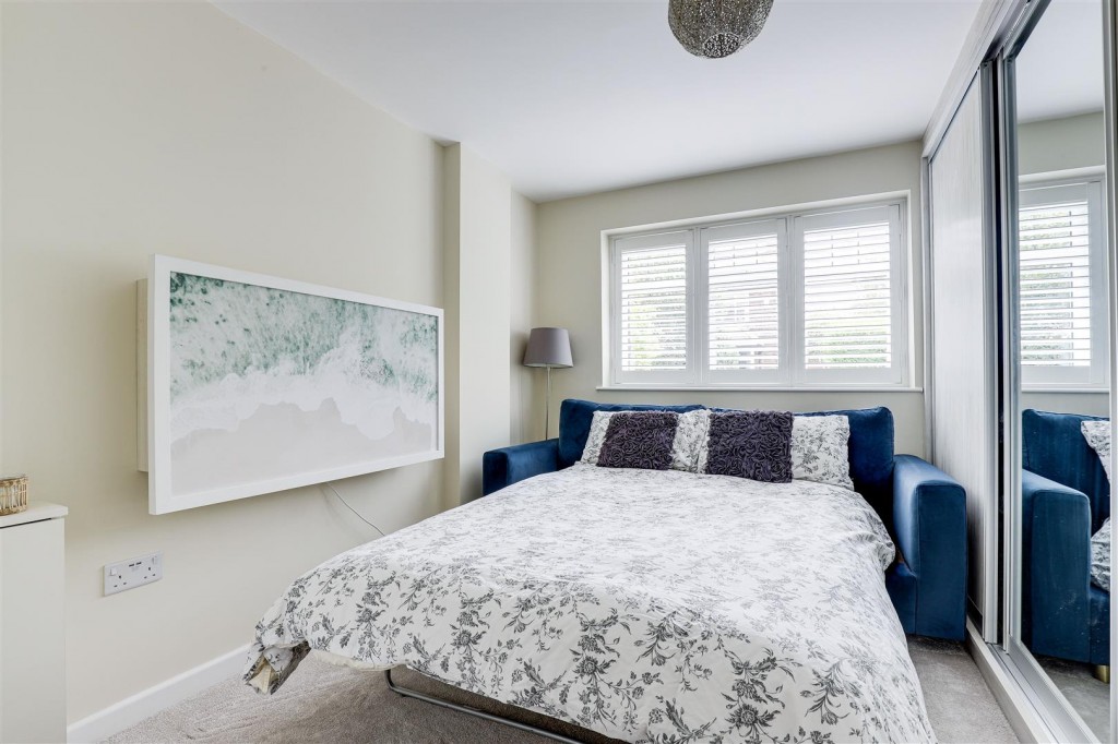 Doveridge Avenue, Carlton, Nottinghamshire, NG4 3GR
