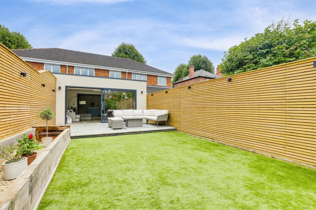 Doveridge Avenue, Carlton, Nottinghamshire, NG4 3GR