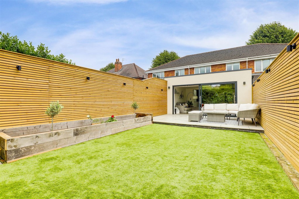 Doveridge Avenue, Carlton, Nottinghamshire, NG4 3GR