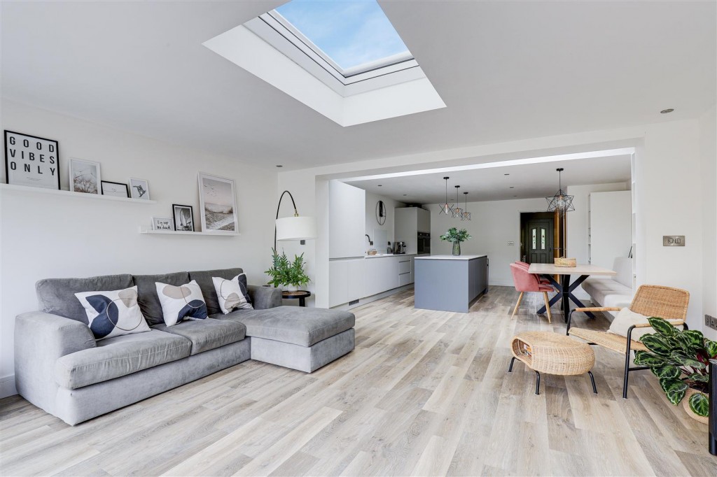 Doveridge Avenue, Carlton, Nottinghamshire, NG4 3GR