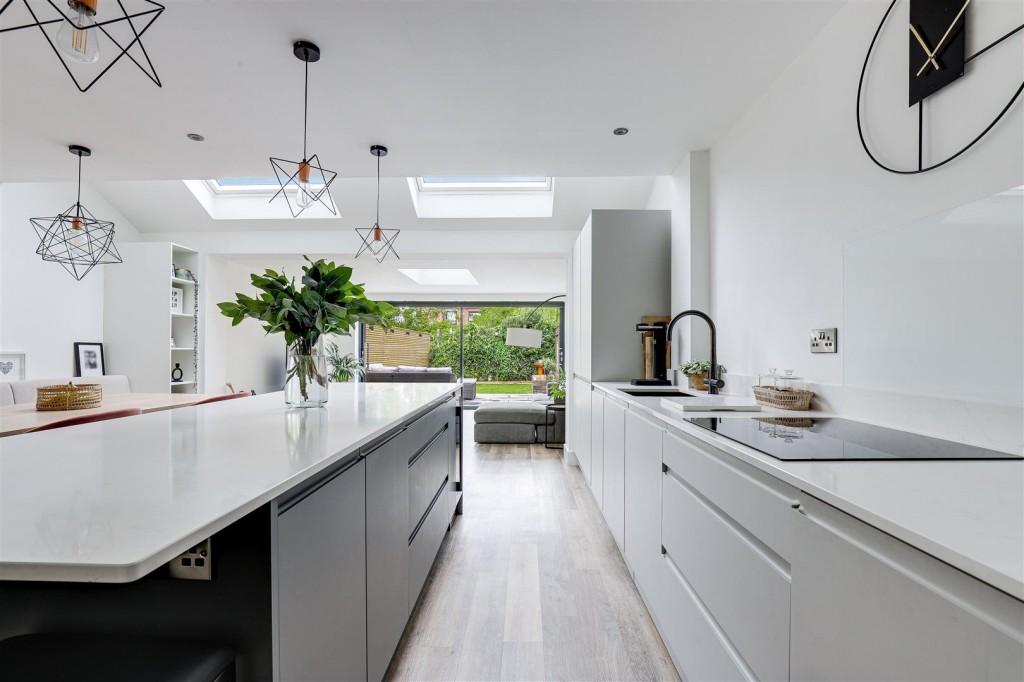 Doveridge Avenue, Carlton, Nottinghamshire, NG4 3GR