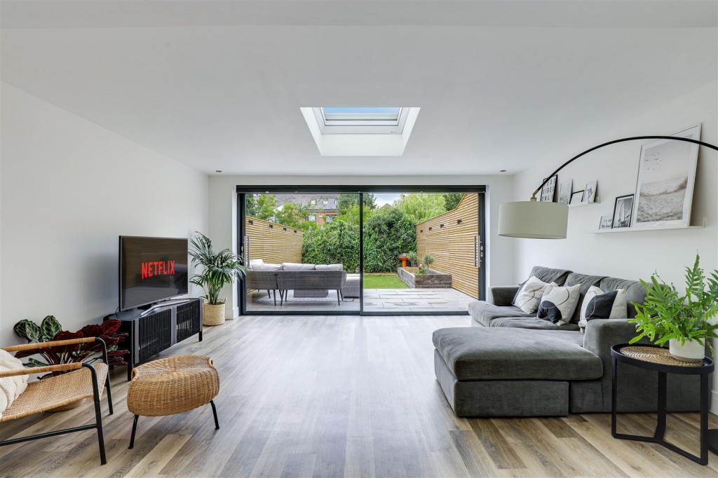Doveridge Avenue, Carlton, Nottinghamshire, NG4 3GR