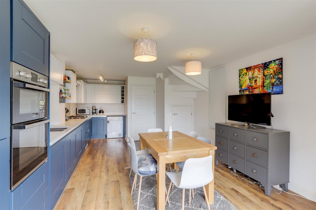 Chatterley Parkway, Bilborough, Nottinghamshire, NG8 6BF