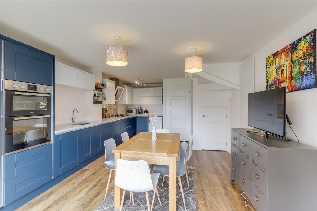 Chatterley Parkway, Bilborough, Nottinghamshire, NG8 6BF