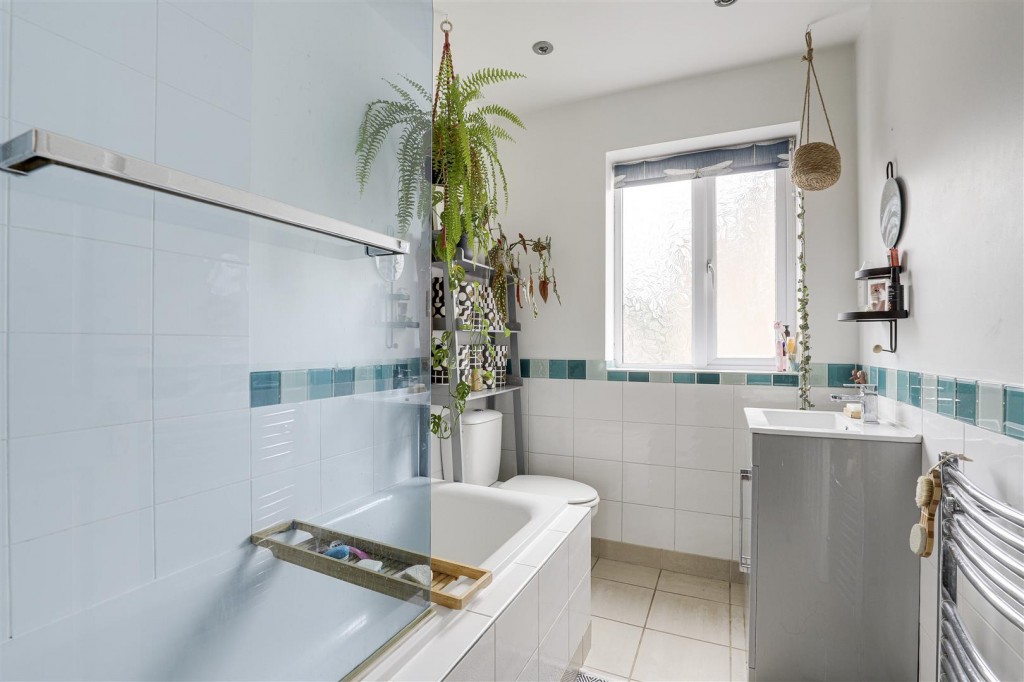 Meadow Road, Netherfield, Nottinghamshire, NG4 2FR