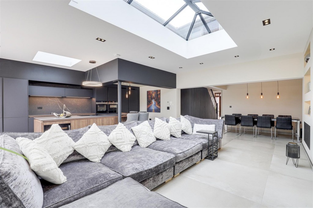 Dovedale Avenue, Long Eaton, Derbyshire, NG10 3HN