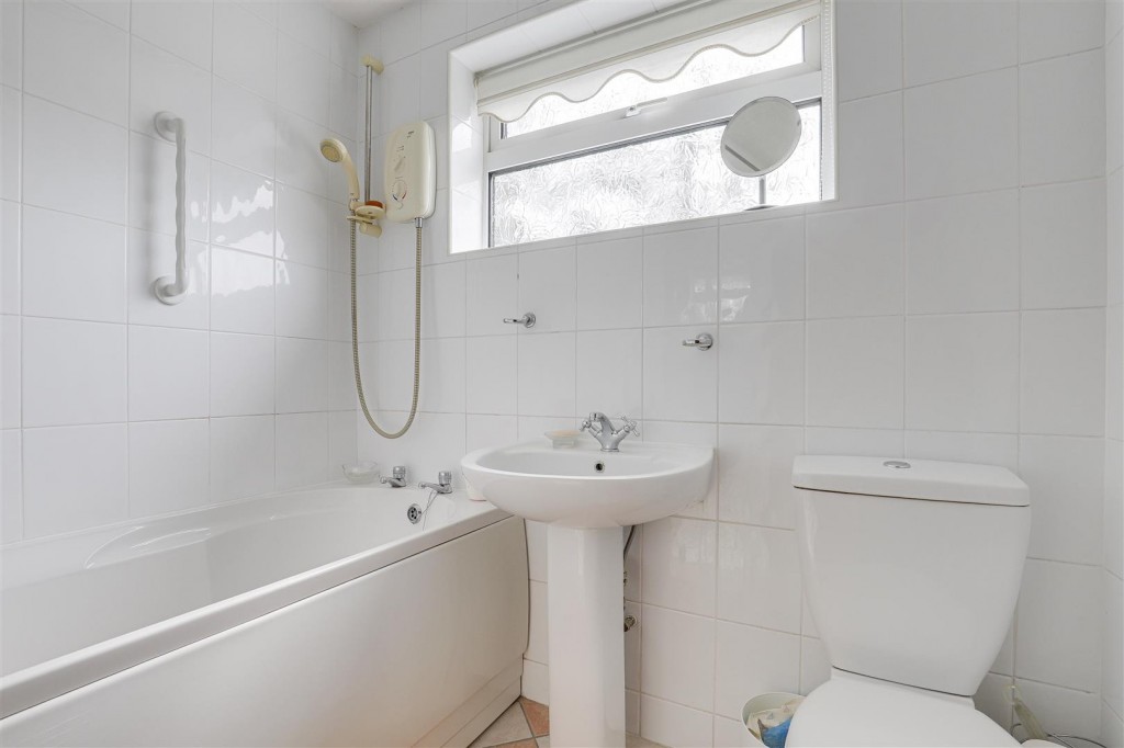 Westdale Lane, Carlton, Nottinghamshire, NG4 4FL