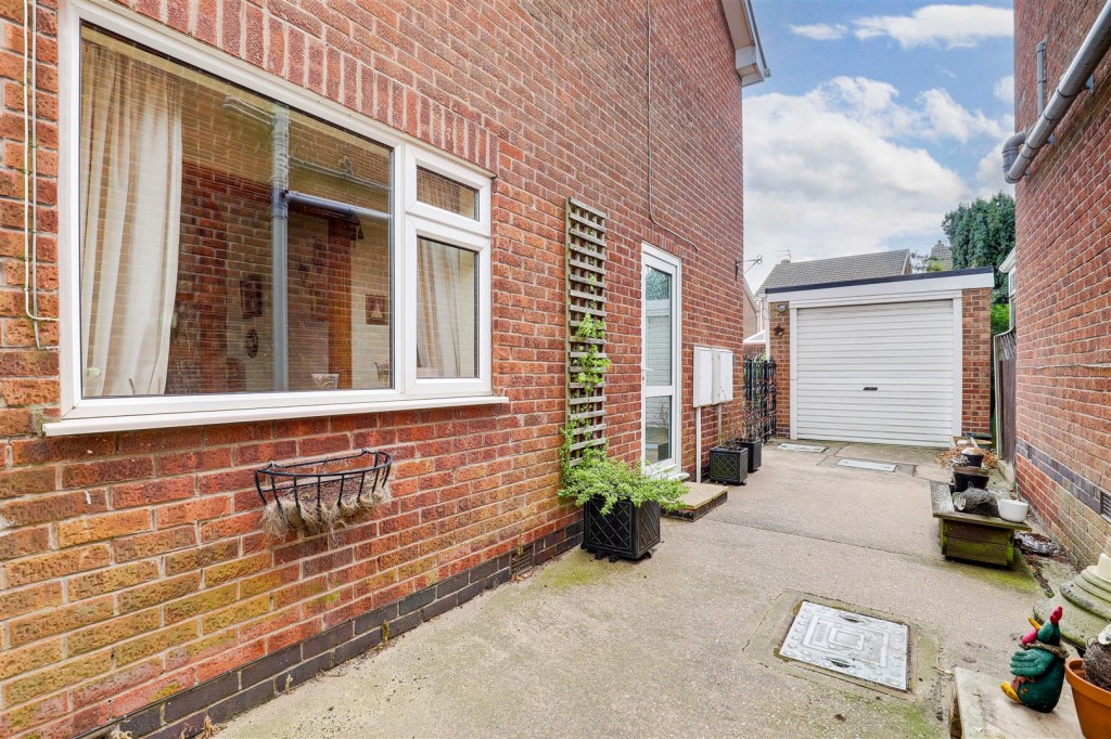 Westdale Lane, Carlton, Nottinghamshire, NG4 4FL