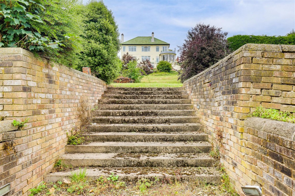 Oakdale Road, Carlton, Nottinghamshire, NG4 1AH