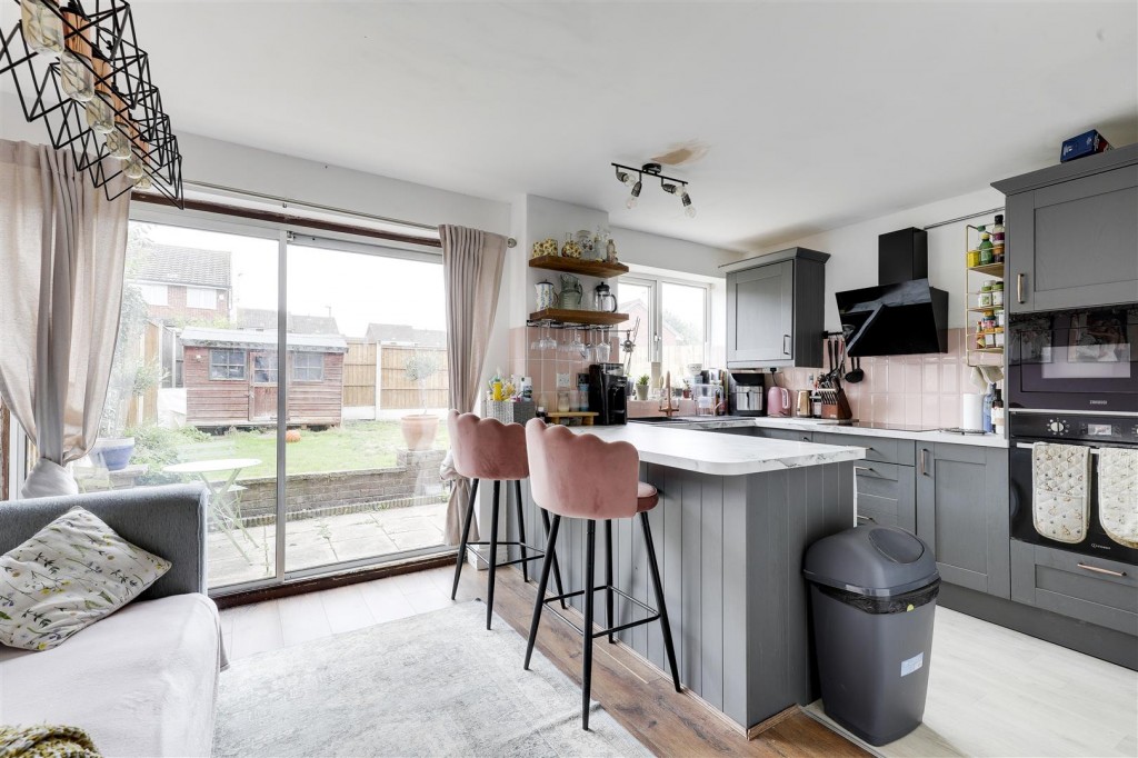 Ballerat Crescent, Top Valley, Nottinghamshire, NG5 9LJ