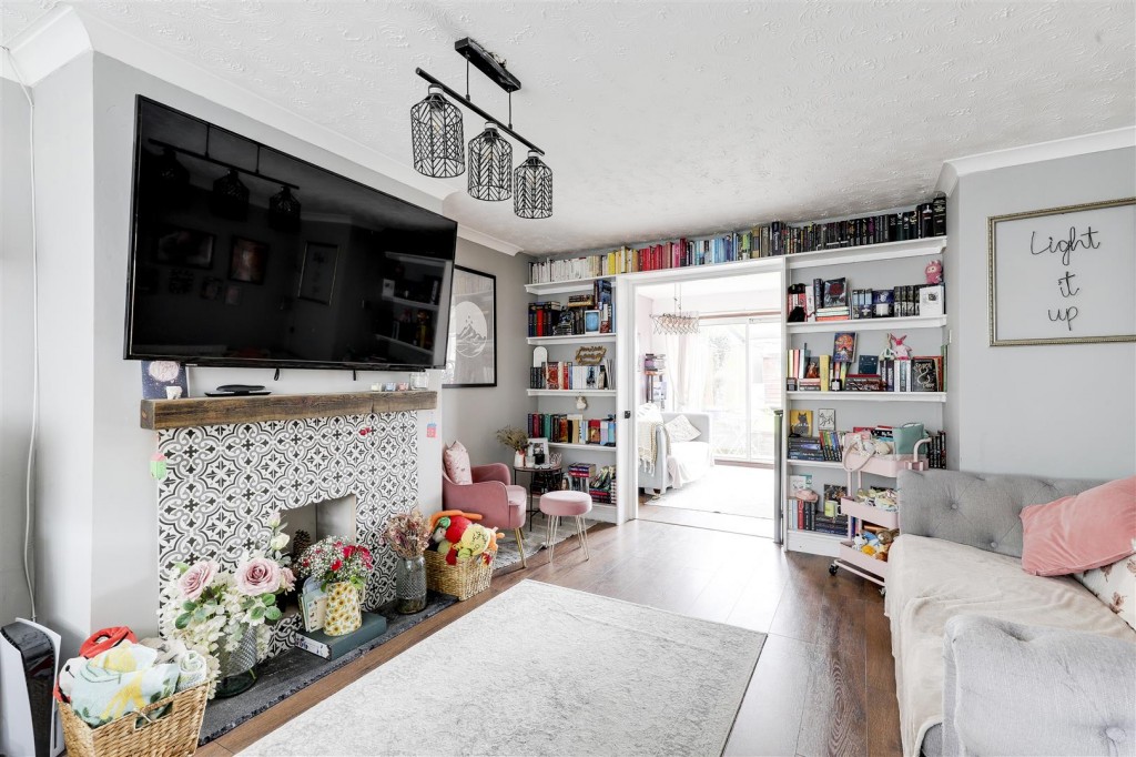 Ballerat Crescent, Top Valley, Nottinghamshire, NG5 9LJ