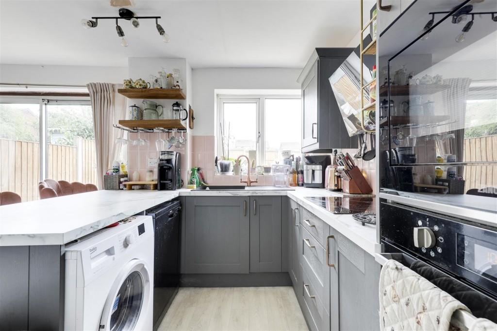 Ballerat Crescent, Top Valley, Nottinghamshire, NG5 9LJ