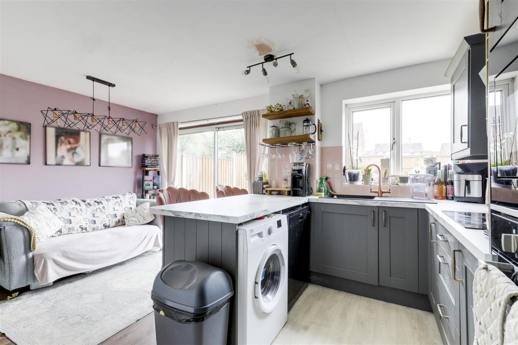 Ballerat Crescent, Top Valley, Nottinghamshire, NG5 9LJ