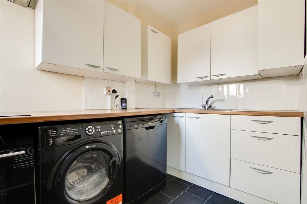 Fulwood Crescent, Aspley, Nottinghamshire, NG8 5QT