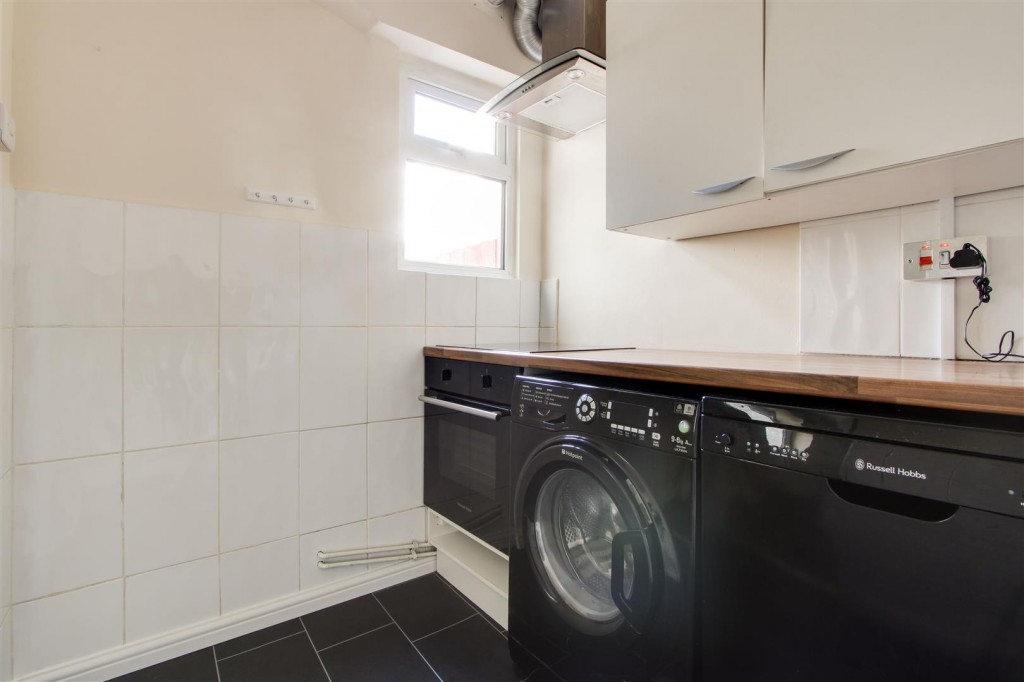Fulwood Crescent, Aspley, Nottinghamshire, NG8 5QT