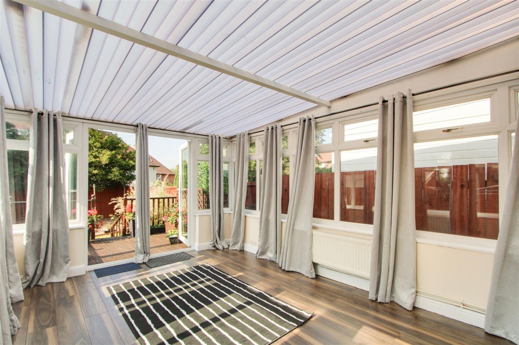 Fulwood Crescent, Aspley, Nottinghamshire, NG8 5QT