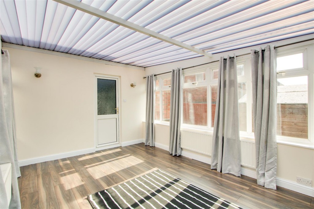 Fulwood Crescent, Aspley, Nottinghamshire, NG8 5QT