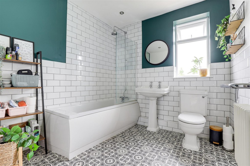 Wilford Lane, Wilford, Nottinghamshire, NG11 7AW