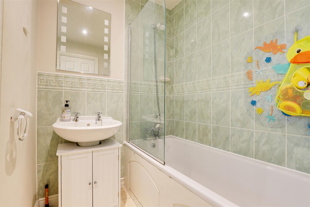 Linden Place, Mapperley, Nottinghamshire, NG3 5RB