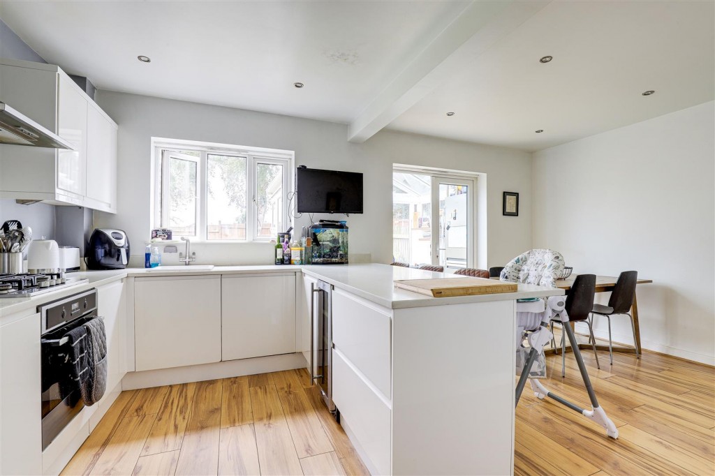 Linden Place, Mapperley, Nottinghamshire, NG3 5RB