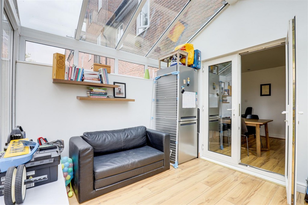 Linden Place, Mapperley, Nottinghamshire, NG3 5RB