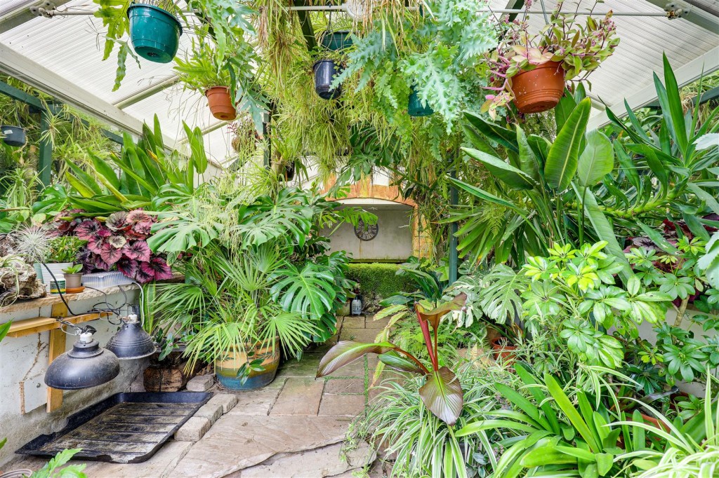 Hickling Road, Mapperley, Nottinghamshire, NG3 6GU