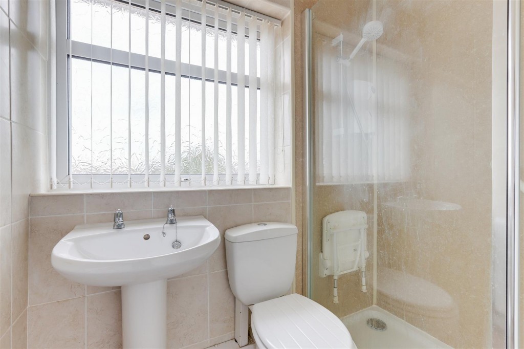 Hollington Road, Beechdale, Nottinghamshire, NG8 3HN