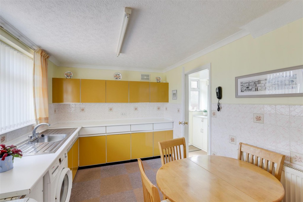 Hollington Road, Beechdale, Nottinghamshire, NG8 3HN