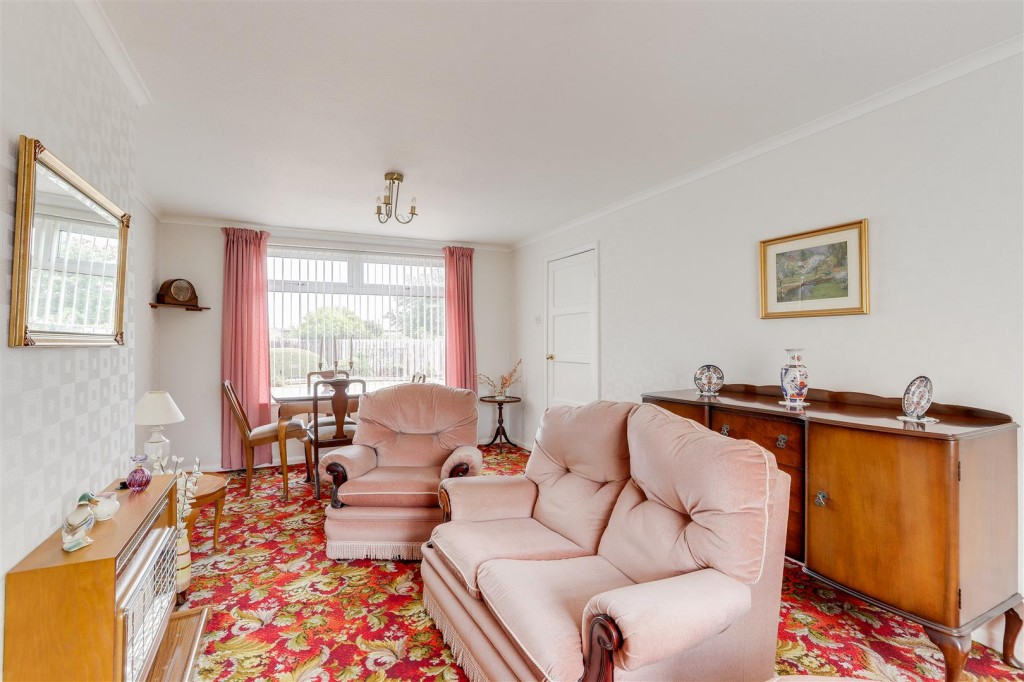 Hollington Road, Beechdale, Nottinghamshire, NG8 3HN