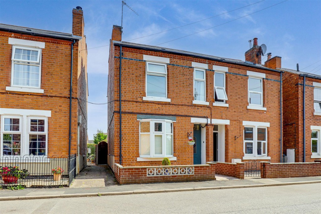 Gladstone Avenue, Gotham, Nottinghamshire, NG11 0HN