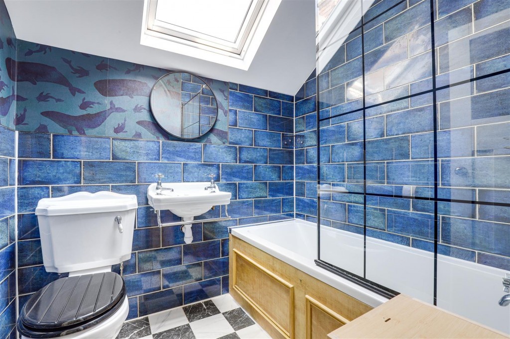 Gladstone Avenue, Gotham, Nottinghamshire, NG11 0HN