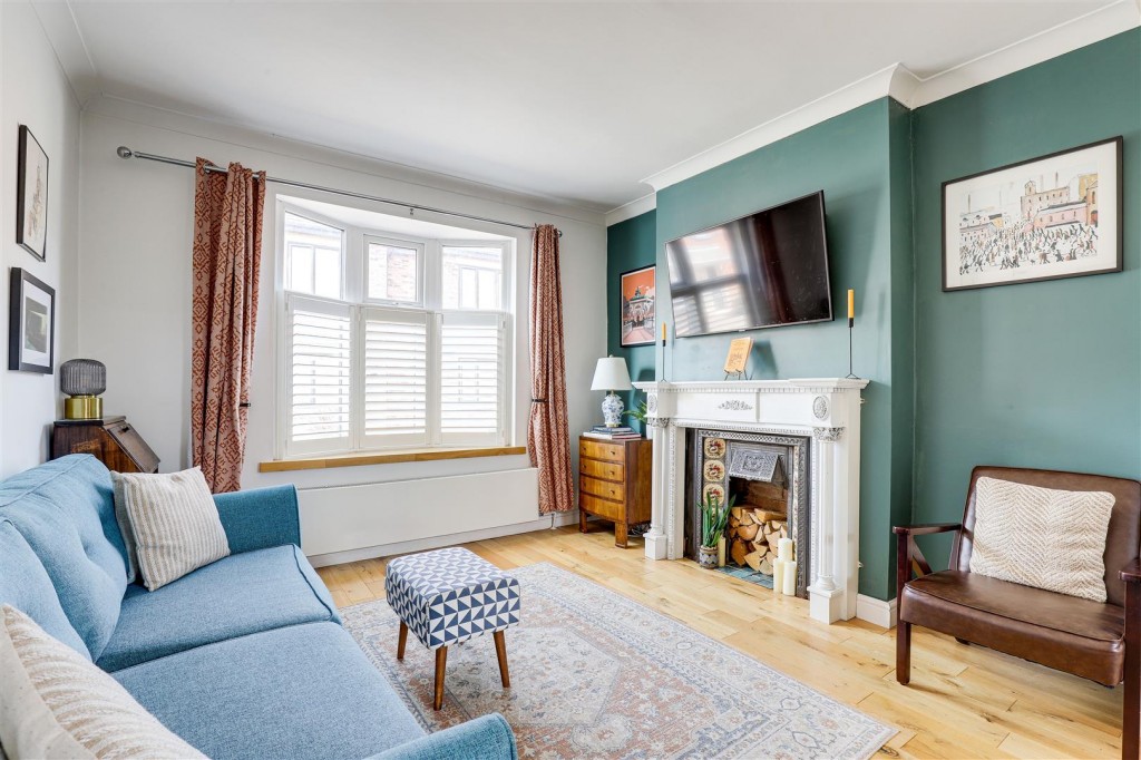 Gladstone Avenue, Gotham, Nottinghamshire, NG11 0HN