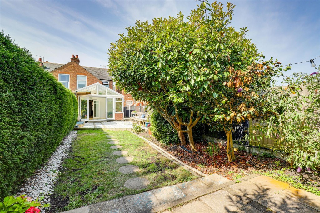 Gladstone Avenue, Gotham, Nottinghamshire, NG11 0HN