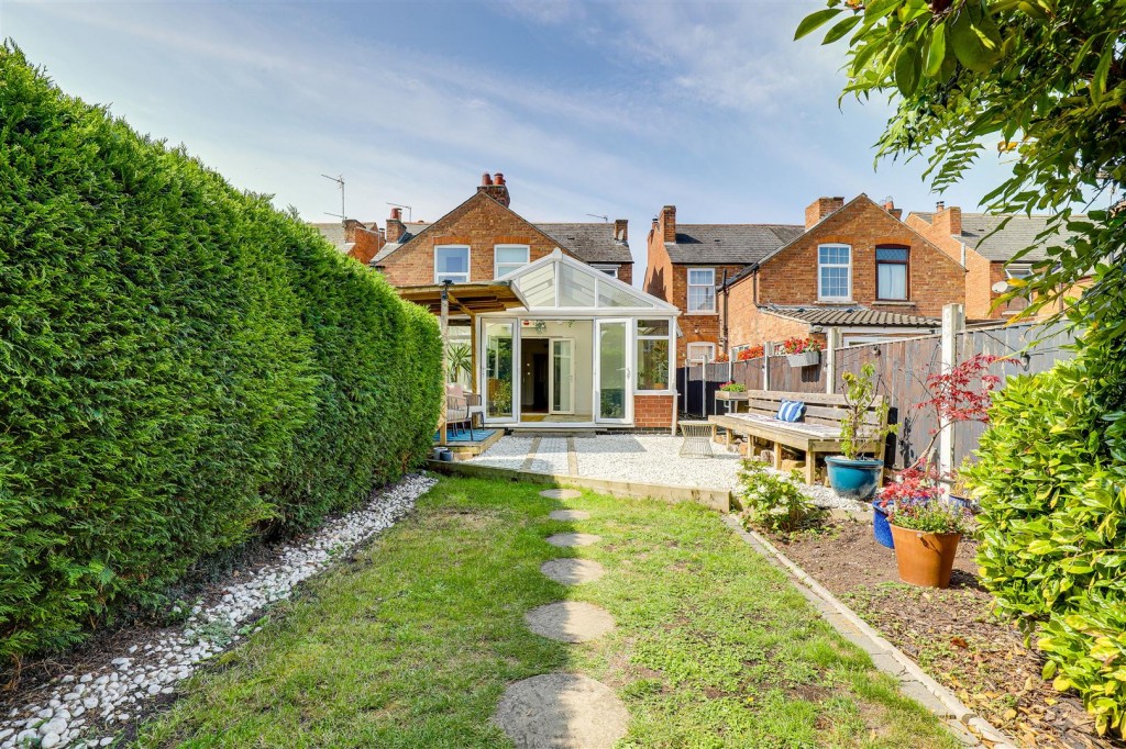 Gladstone Avenue, Gotham, Nottinghamshire, NG11 0HN