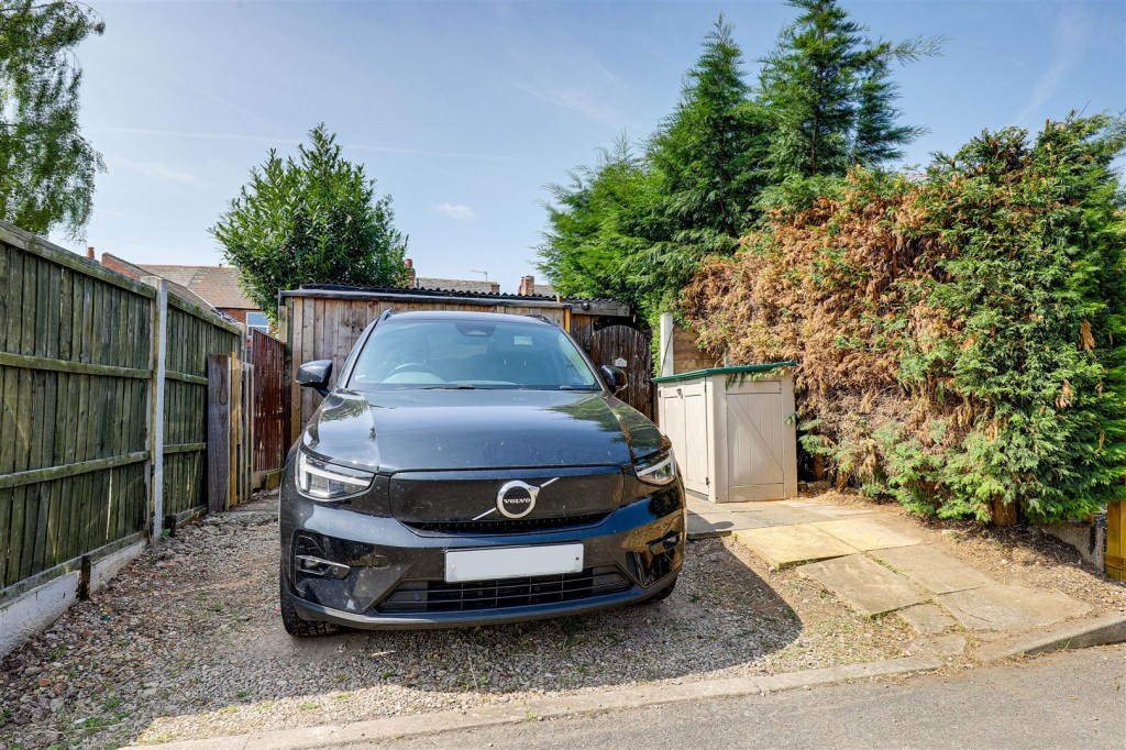 Gladstone Avenue, Gotham, Nottinghamshire, NG11 0HN