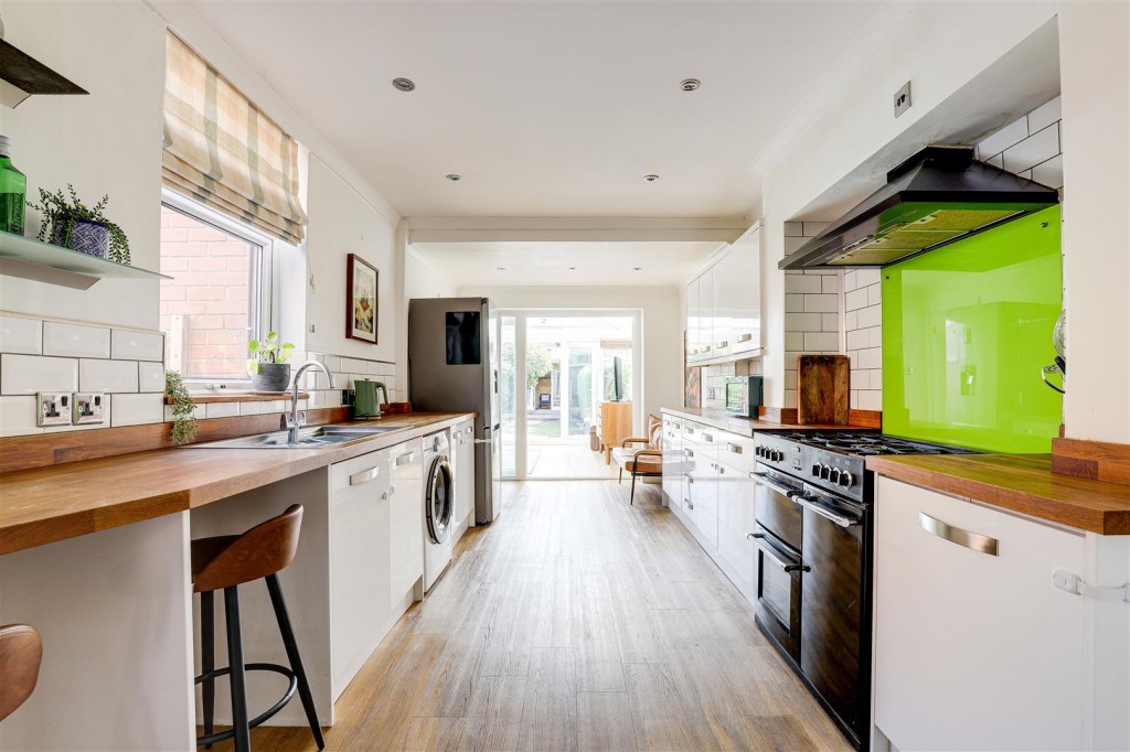 Gladstone Avenue, Gotham, Nottinghamshire, NG11 0HN