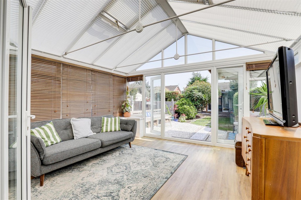 Gladstone Avenue, Gotham, Nottinghamshire, NG11 0HN