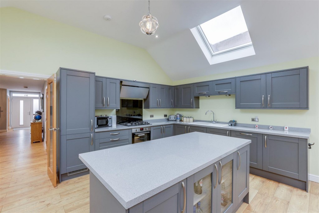 Linby Road, Hucknall, Nottinghamshire, NG15 7TW